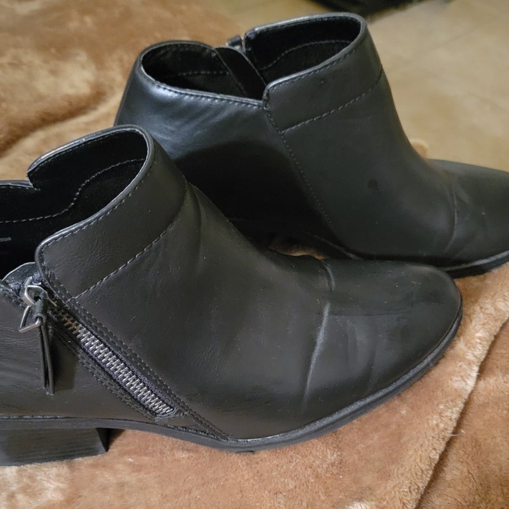 Sz 9 black boots